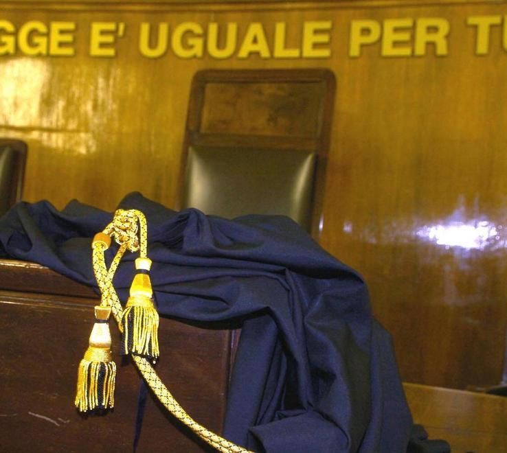 Tradito dalla felpa rossa Condannato rapinatore 