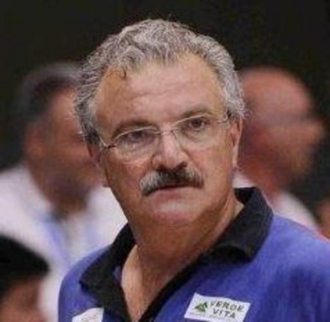 Meo Sacchetti firma per Brindisi «Si vive di basket, e c’è il mare»