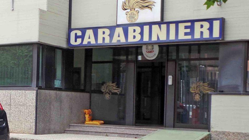 Litiga con i vicini e li minaccia di morte