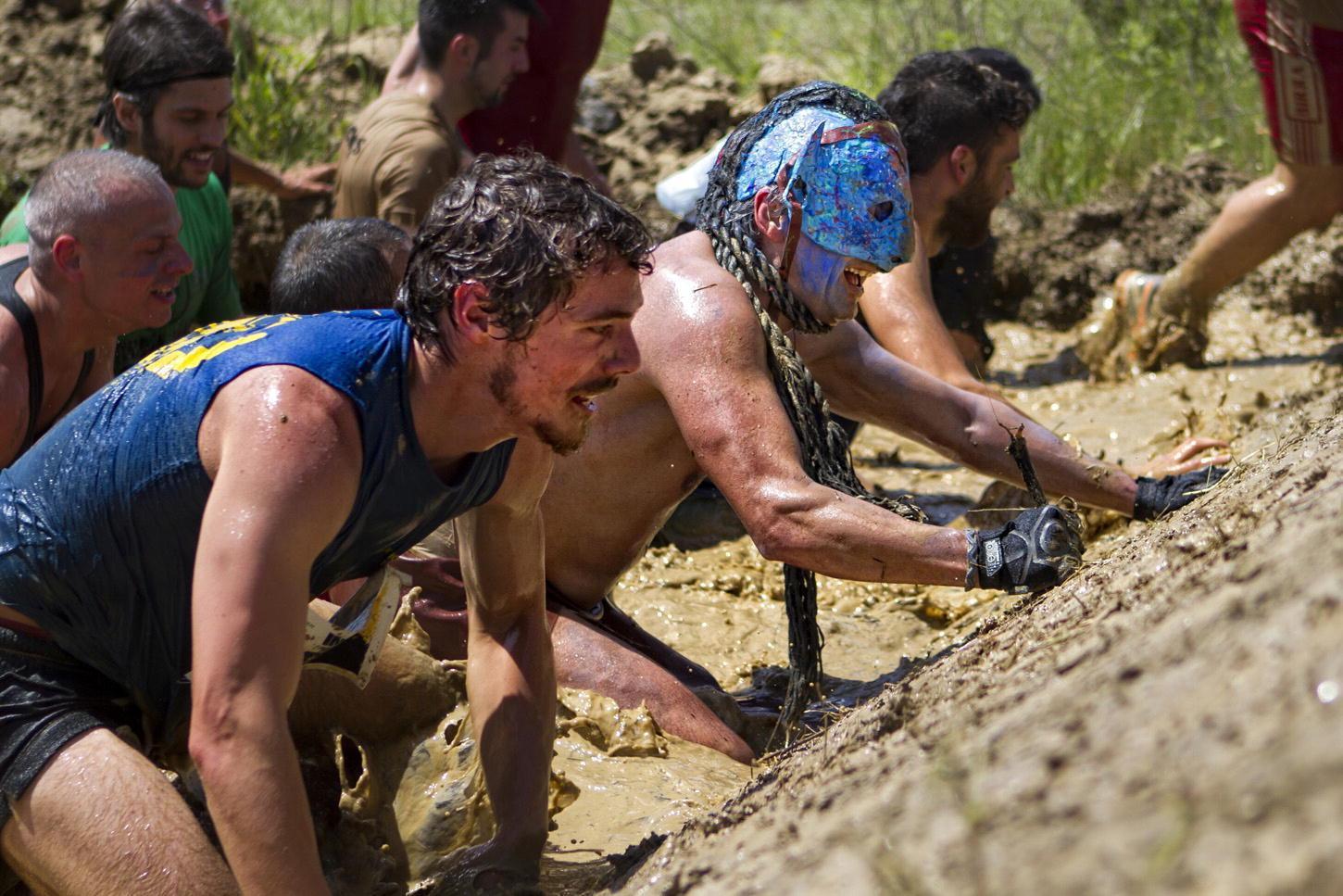 Inferno Run: in 3mila a Cenaia per la corsa tra fango e ostacoli – Video
