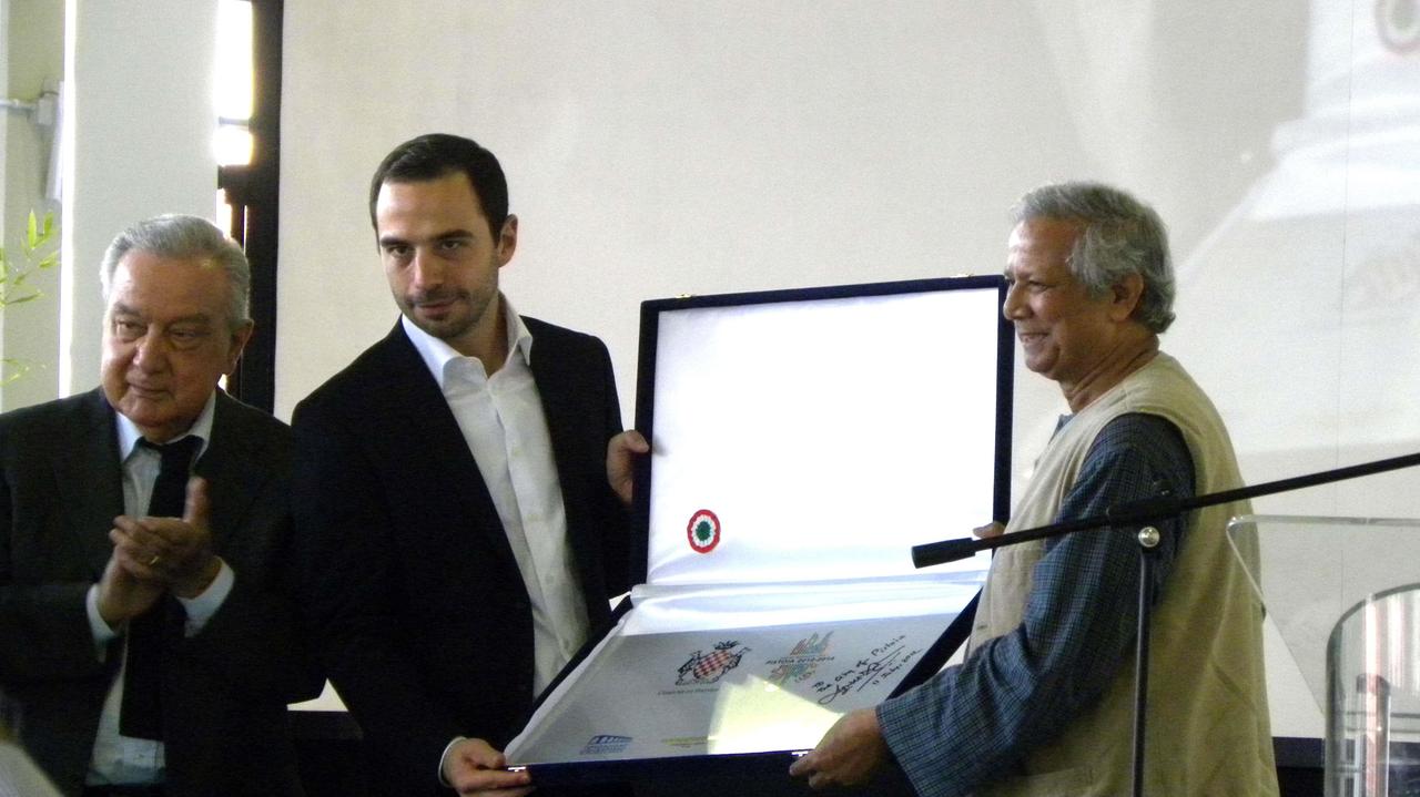 Il premio Nobel Yunus cittadino onorario di Pistoia