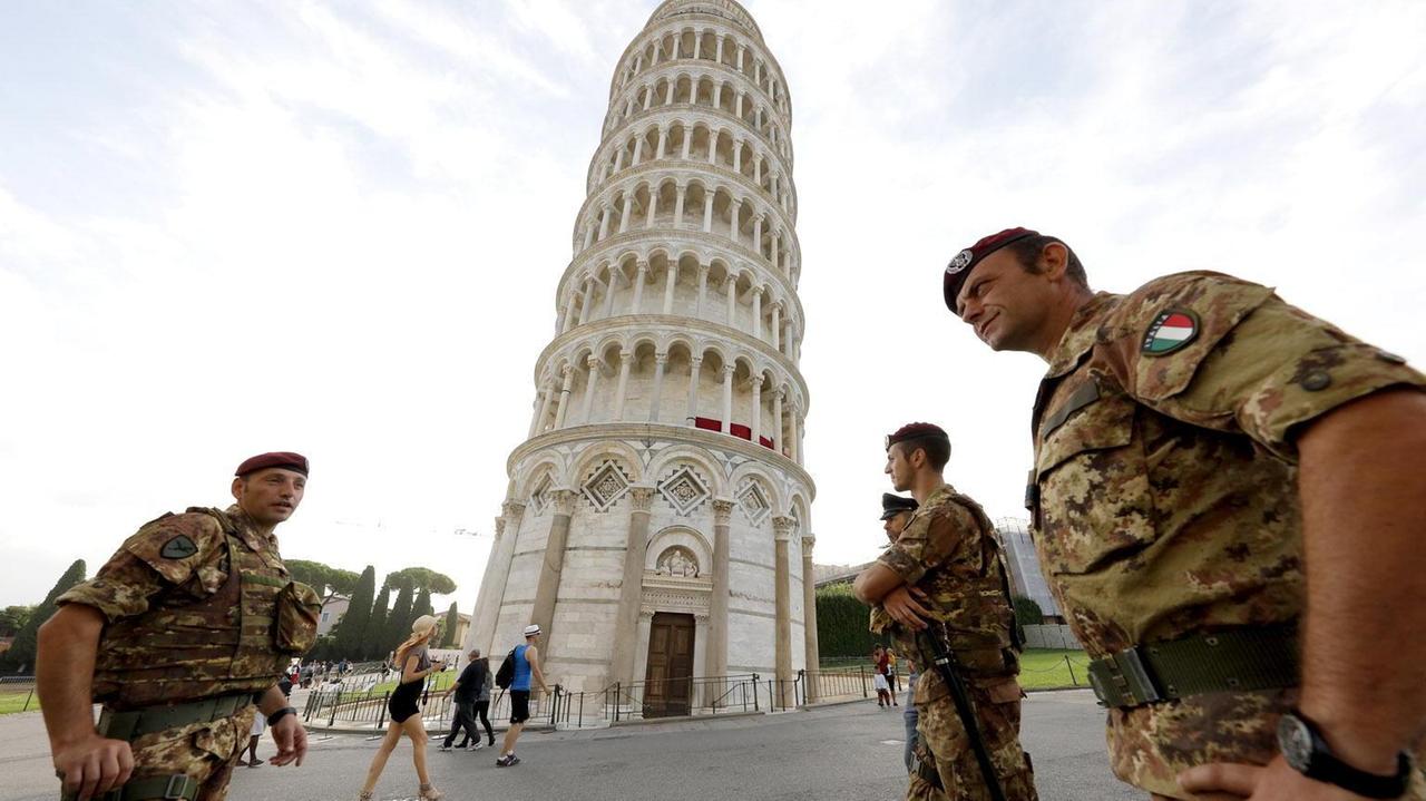 Militari alla Torre