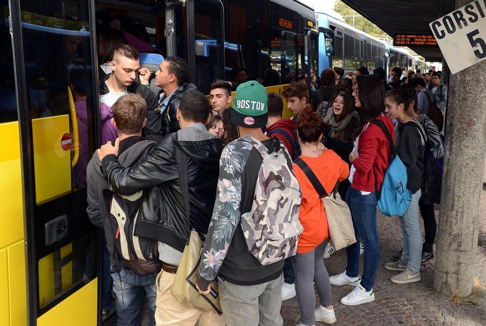 Modena, studenti abbonati di Seta multati per colpa del bus sovraffollato 