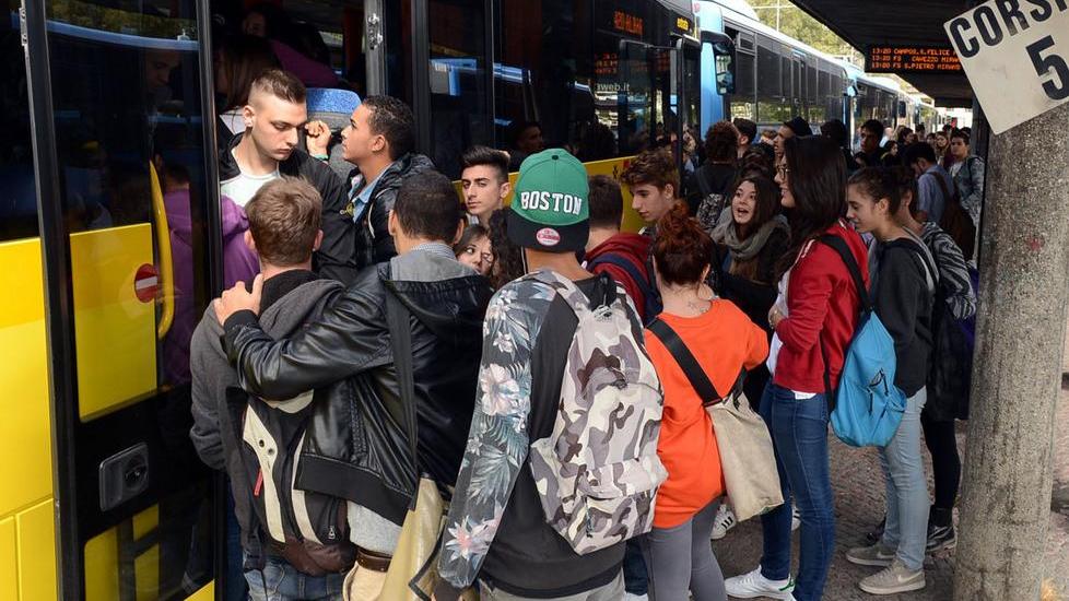 Modena, studenti abbonati di Seta multati per colpa del bus sovraffollato