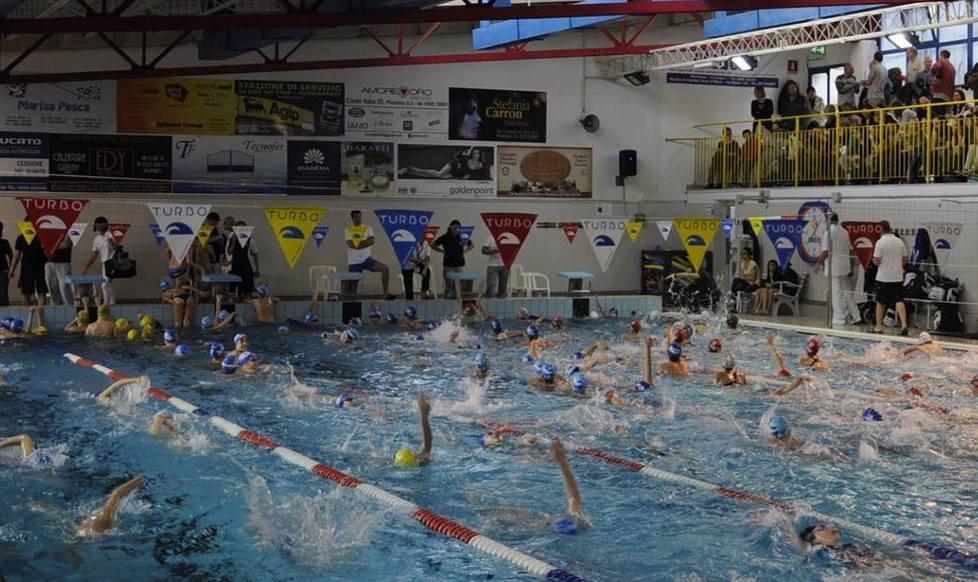 Oggi la 24 ore di nuoto per solidarietà
