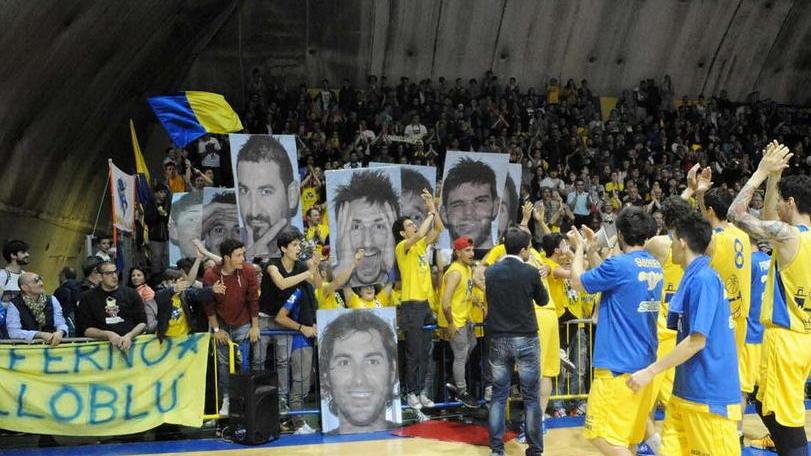 Cento è troppo forte, gialloblù a fine corsa ma con tifosi da serie A