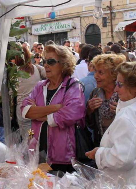 Negozi aperti Carrara si prepara a una domenica doc 