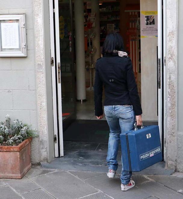 «Ho famiglia» e rapina farmacia in centro 