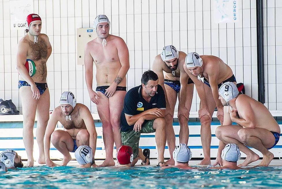 Pallanuoto, dopo otto sconfitte arriva una gioia