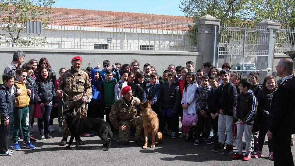 Sicurezza e legalità: alunni in visita dai carabinieri