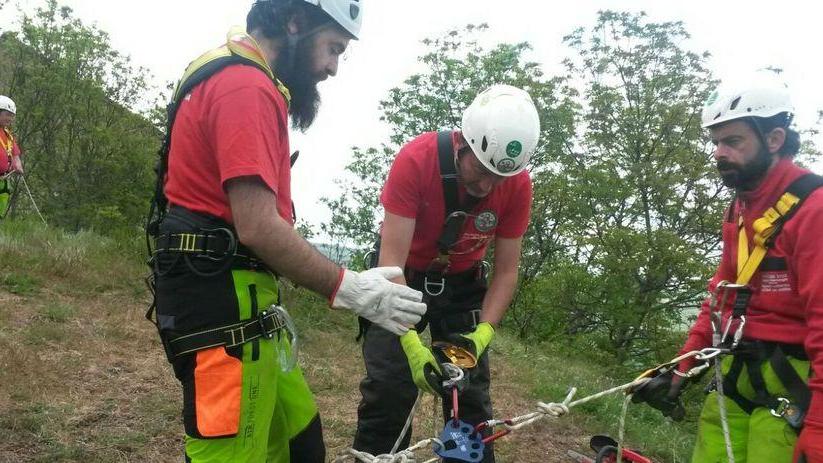 Alpini in azione per il campanile