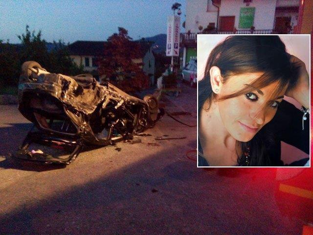 L’auto di Rajmonde Lakaj (nel riquadro) distrutta dopo l’incidente