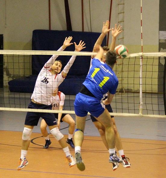 Un attacco della Sales contro il Volley Prato