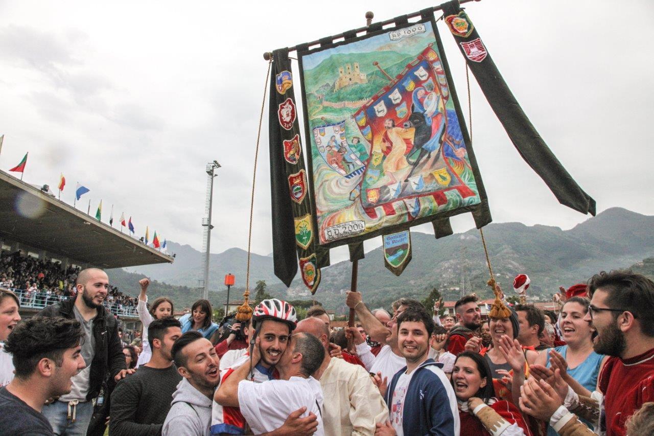 I festeggiamenti dei vincitori (foto Ciurca/Paglianti)