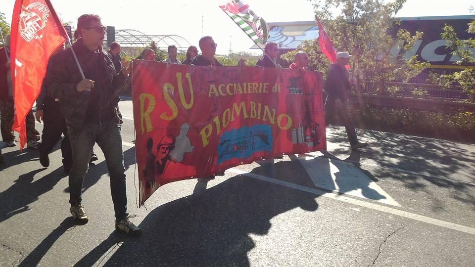 Una manifestazione di lavoratori metalmeccanici (foto PaBar)