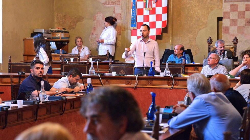 Bilancio, maratona in consiglio varati 26 milioni di investimenti