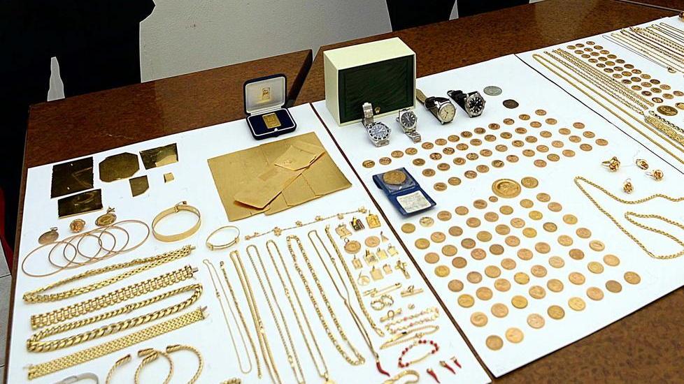 Cento oggetti d’oro rubati