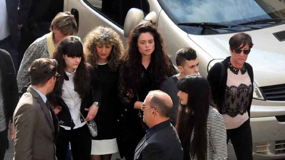 Cantano Mengoni per l’addio a Andrea
