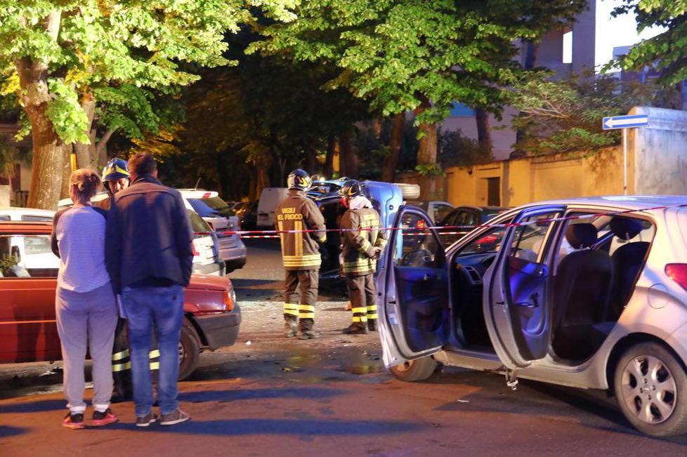 Auto ribaltata nove i feriti 