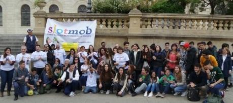 Slot mob, in centinaia nelle piazze 
