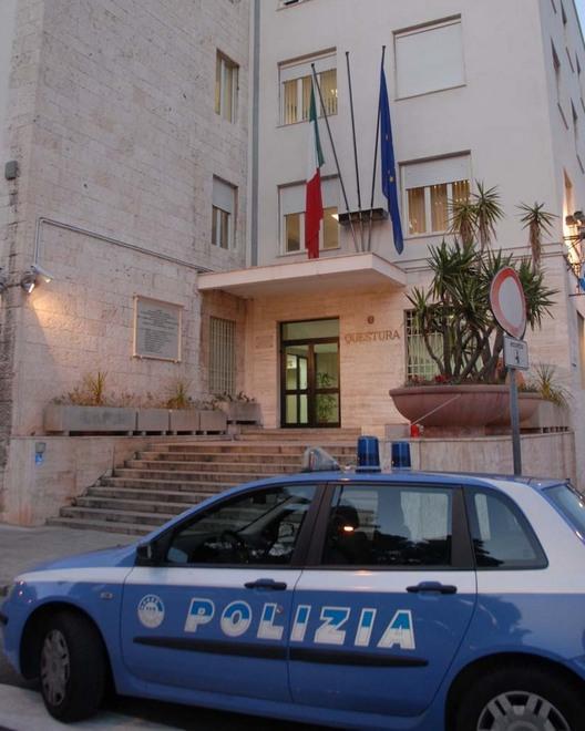 Tenta la fuga e investe un agente 