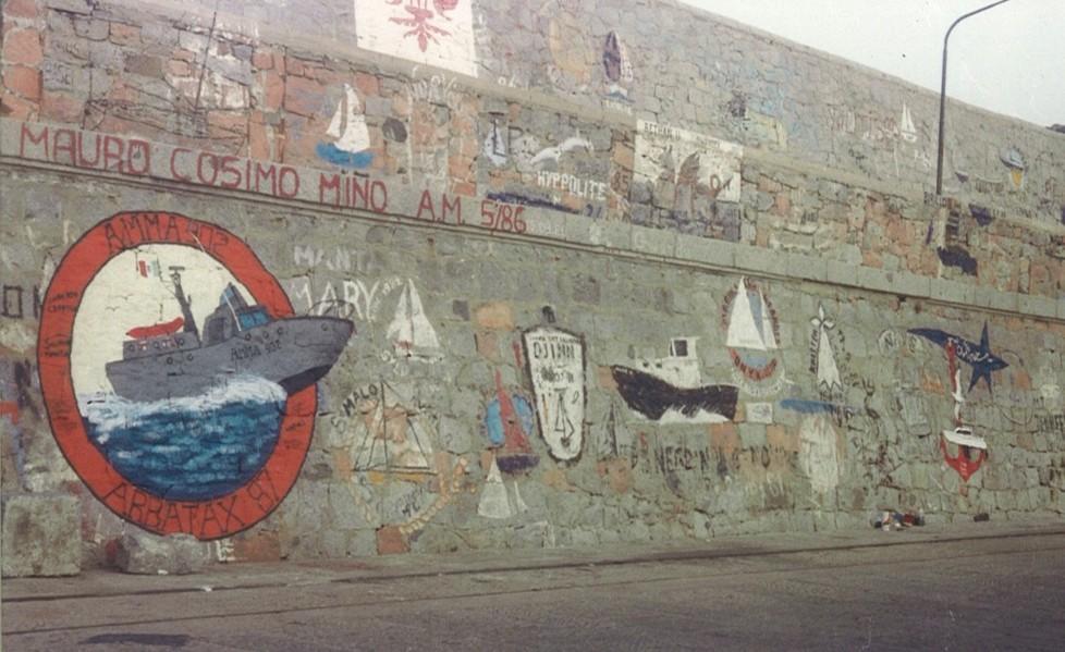 Un piano per il recupero dei “murales” del porto 