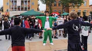 Spettacoli in centro, gastronomia e giochi