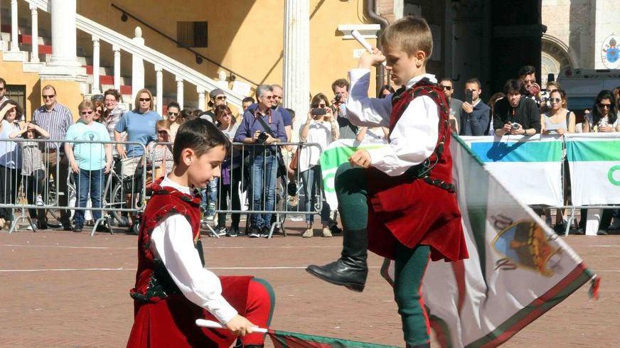 Piccoli sbandieratori, grande show