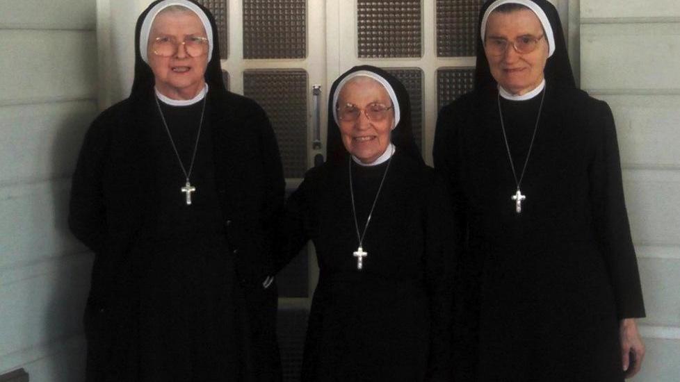 Il paese festeggia i cento anni delle suore