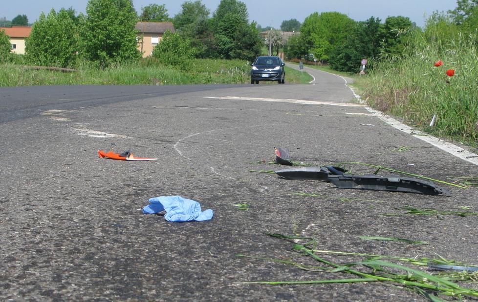 Ragazzino si schianta in scooter 
