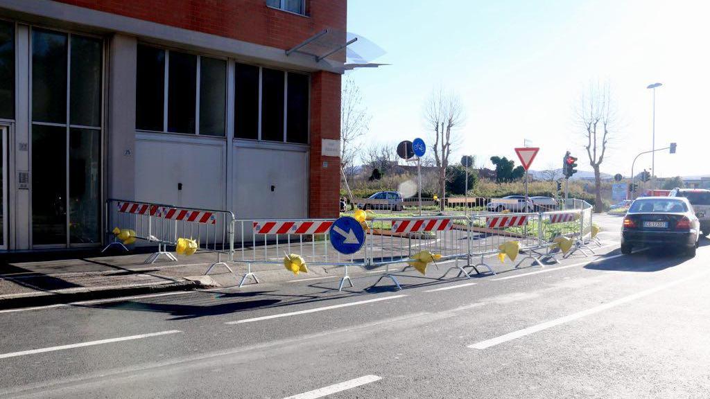 Lavori alla caserma dei carabinieri di viale Fabbricotti, modifiche alla viabilità