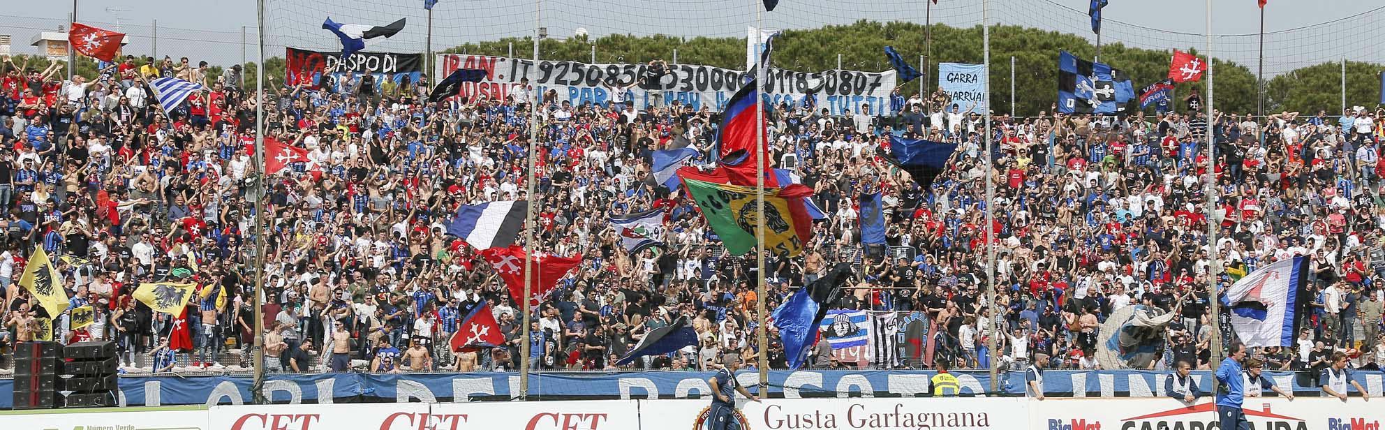 Una panoramica della curva Nord (Muzzi)