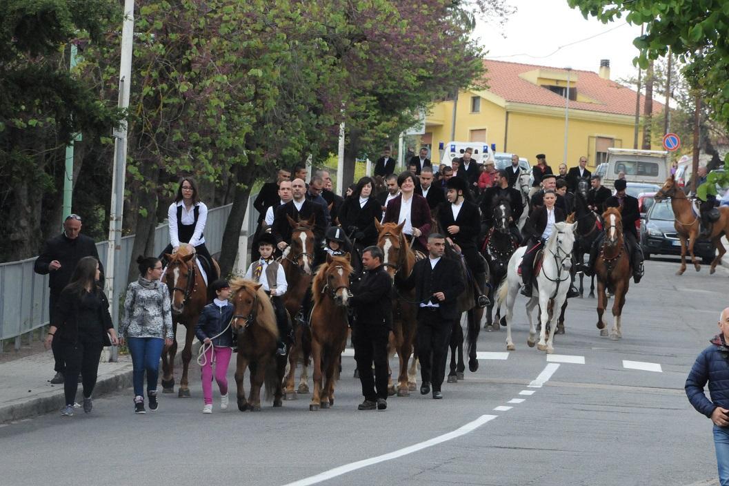 La partenza dei cavalieri da Nuoro con i nuovi priori (foto Massimo Locci)