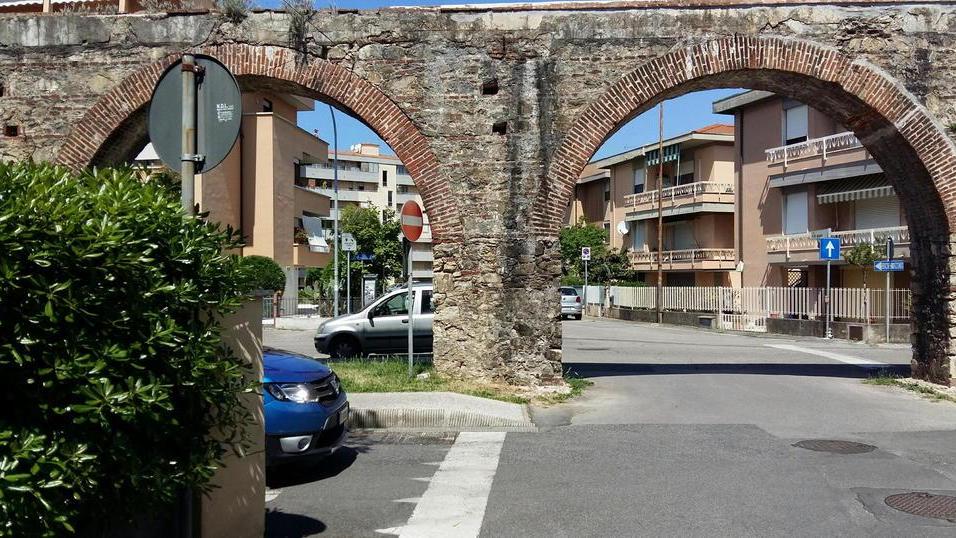 Archi di Don Bosco rischi all’incrocio Manca la visibilità