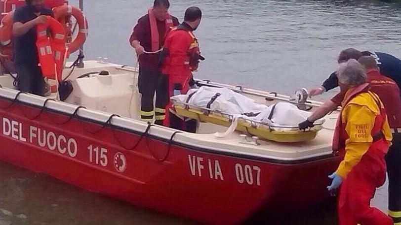 Cadavere portato dal mare al Gombo