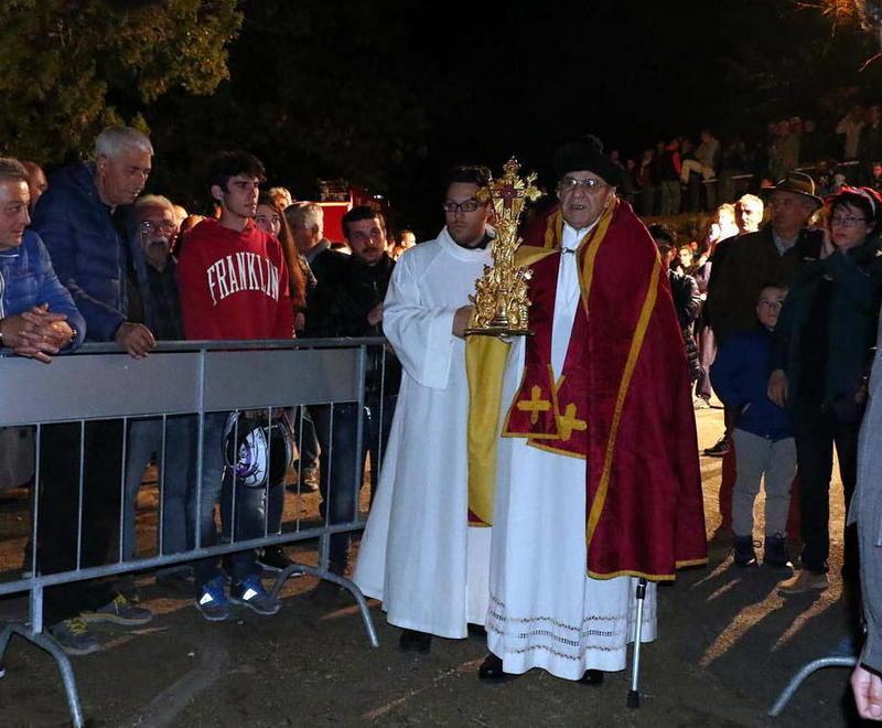 “Buon raccolto” Brucia alto il falò di Pariana 