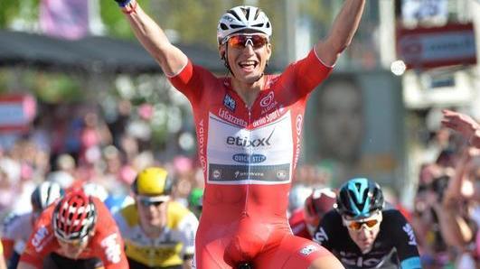 Un’altra volatona Kittel completa il piano: è in rosa