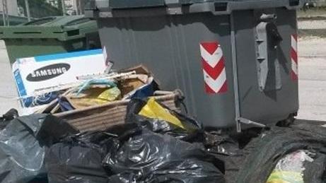 Tre quintali di rifiuti in pochi metri di spiaggia
