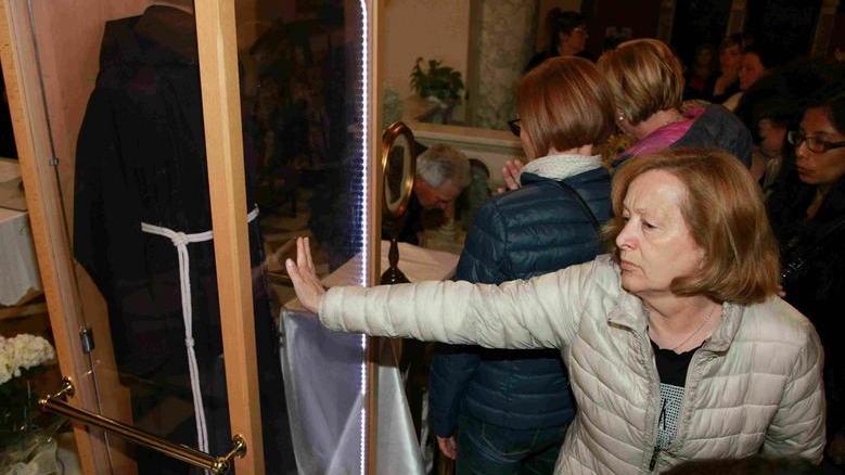 Il Forte abbraccia Padre Pio: «Dolce il tuo profumo»