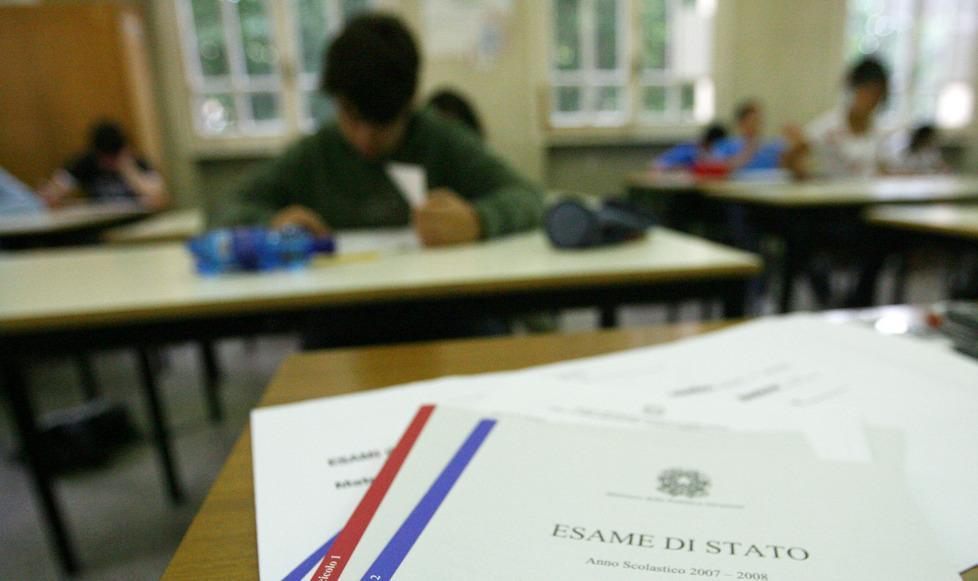 «Fa piangere i nostri figli» Mamme contro la maestra