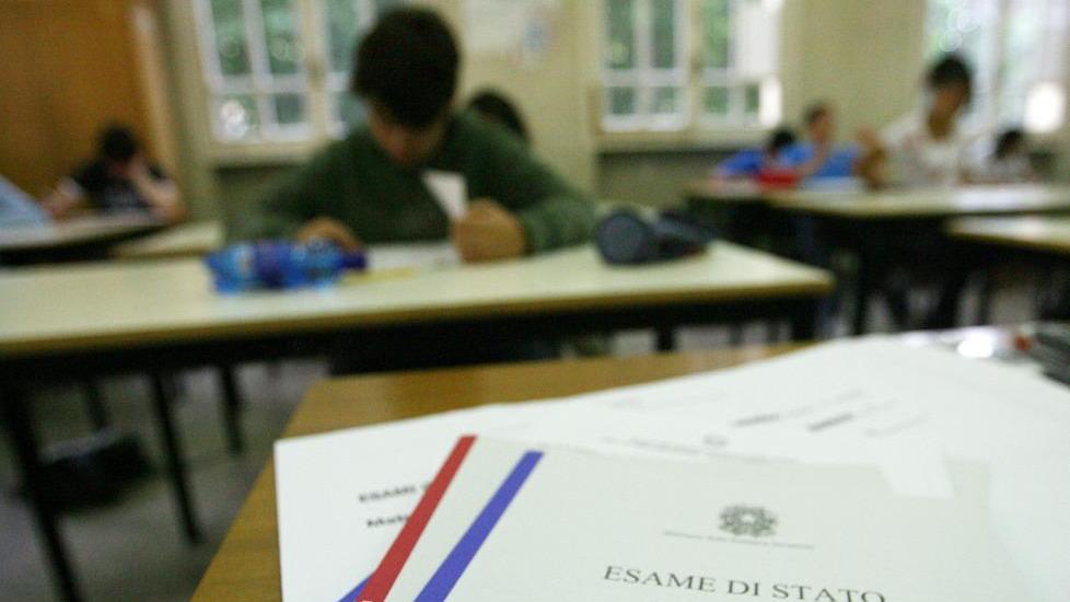 «Fa piangere i nostri figli» Mamme contro la maestra