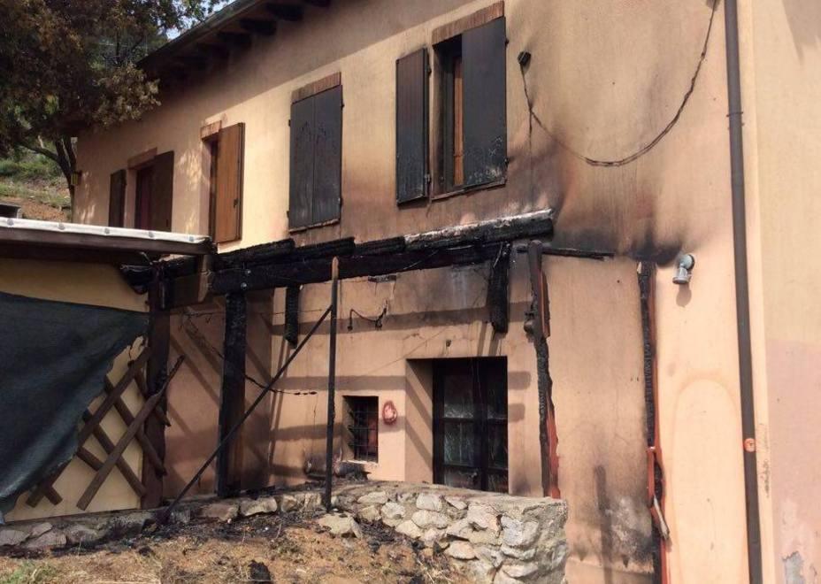 Incendio nella notte al “Paris” di Mola 