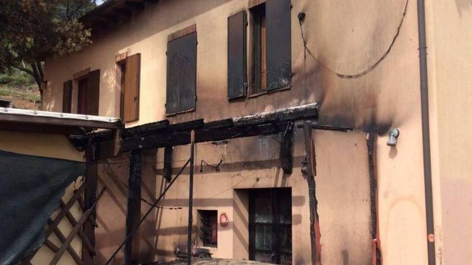 Incendio nella notte al “Paris” di Mola