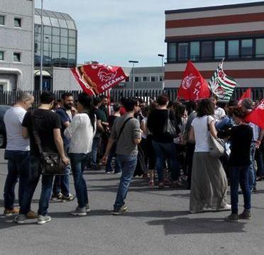 Sciopero e corteo dei dipendenti della Snai di Porcari