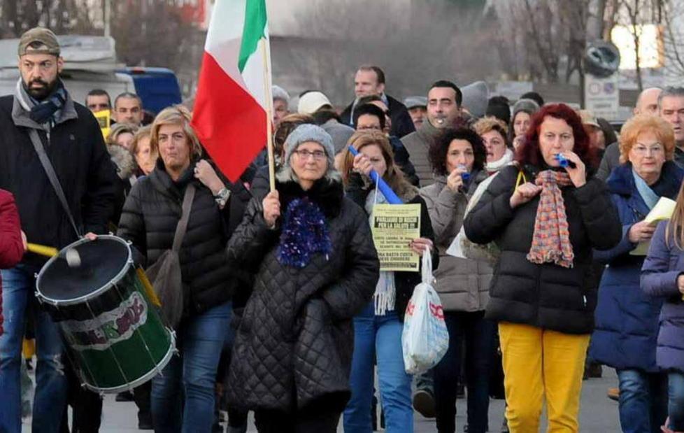 Gli anti Costa ora scelgono la linea dura 