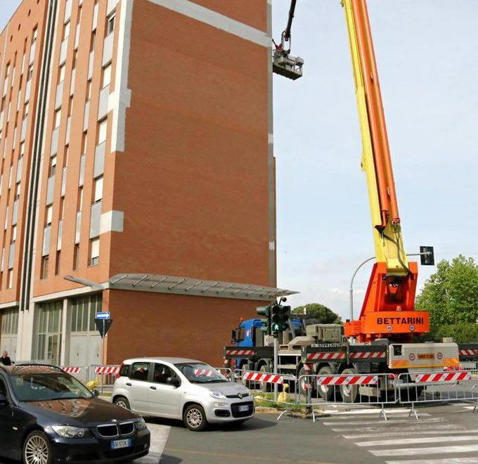 Viale Fabbricotti nel caos per i lavori alla caserma 