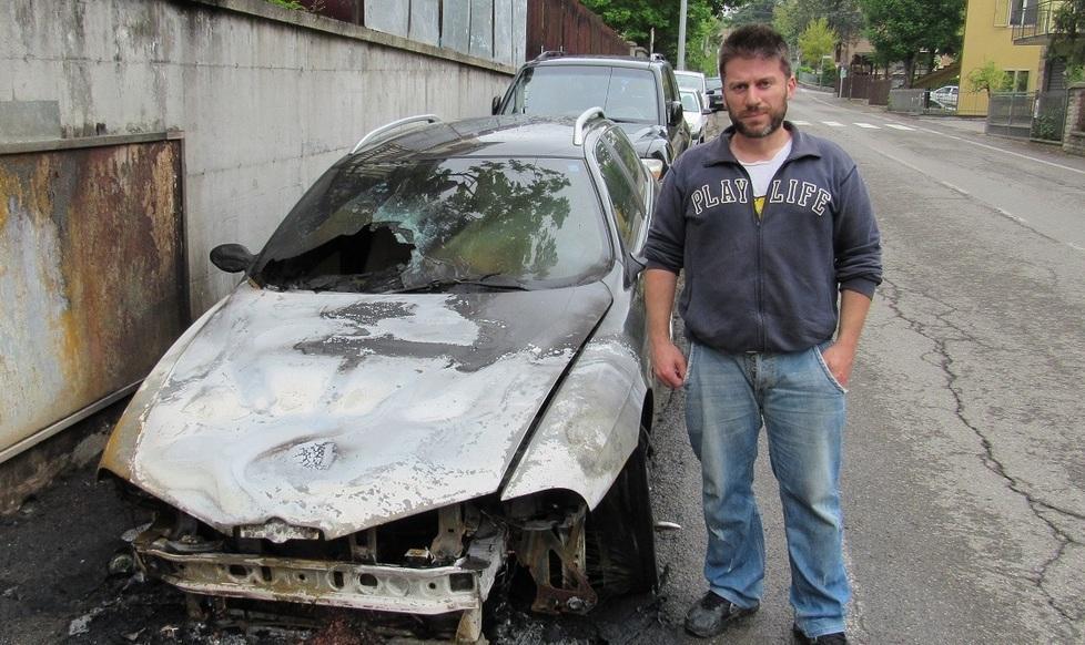 Gli bruciano due auto in poche settimane 