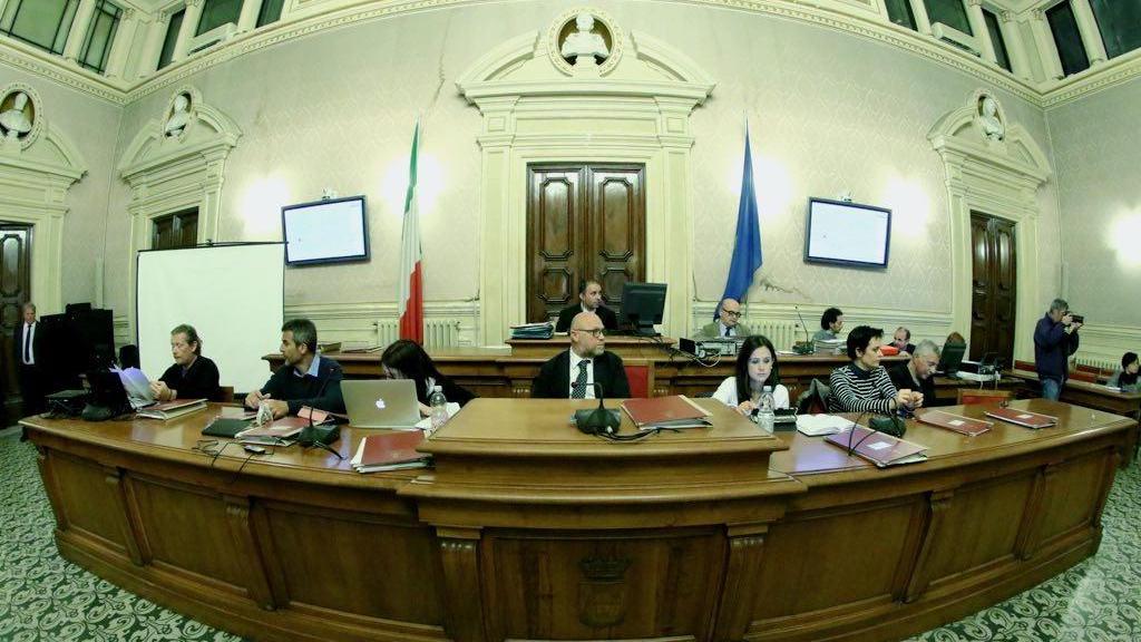 Il banco della giunta in consiglio comunale (Marzi Pentafoto)