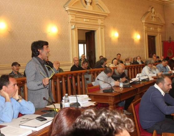 Incompatibilità e multe,  i consiglieri comunali saldano 
