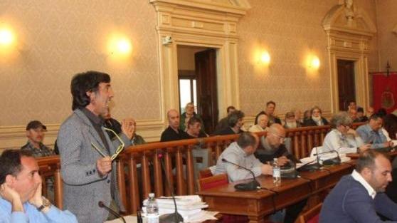 Incompatibilità e multe, i consiglieri comunali saldano